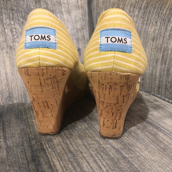 TOMS wedges yellow pinstripe. - Picture 4 of 8